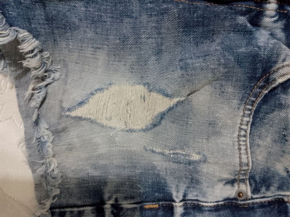 Дамски къси дънкови панталонки Bershka