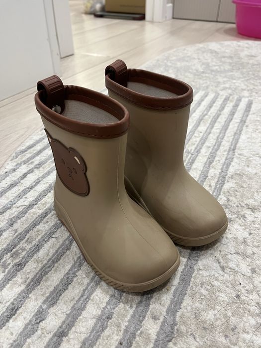 Продам обувь детскую
