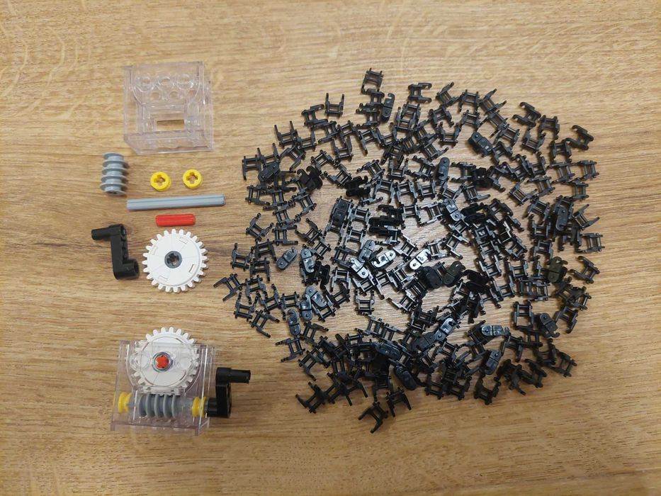 200 buc. legaturi lant + 2 reductoare compatibile Lego Technic