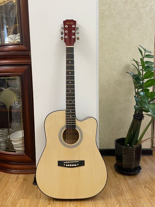 Акустическая гитара