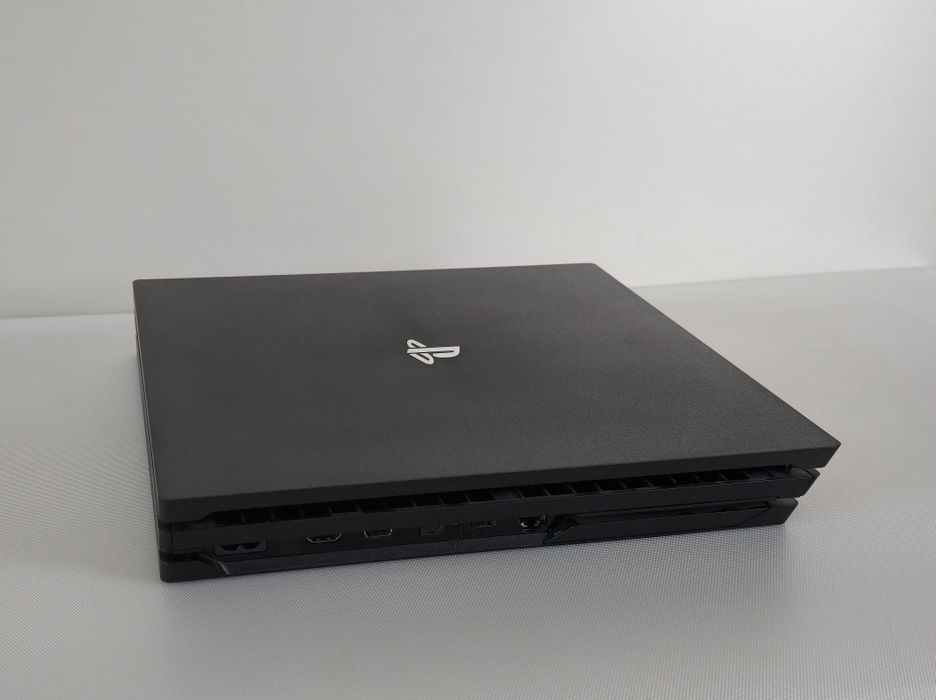 Реновирана конзола Sony Playstation 4 Pro, 1 джойстик, гаранция