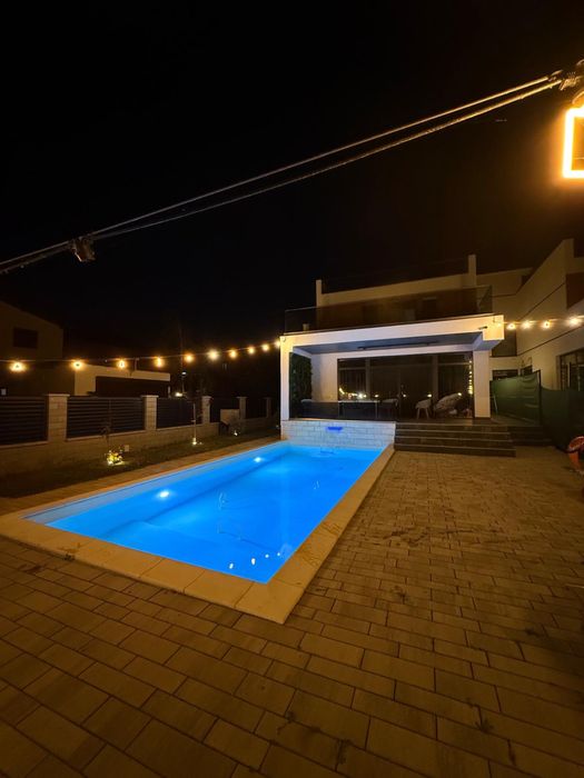 Casa cu piscina incalzita si ponton