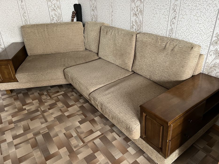Продам диван старый