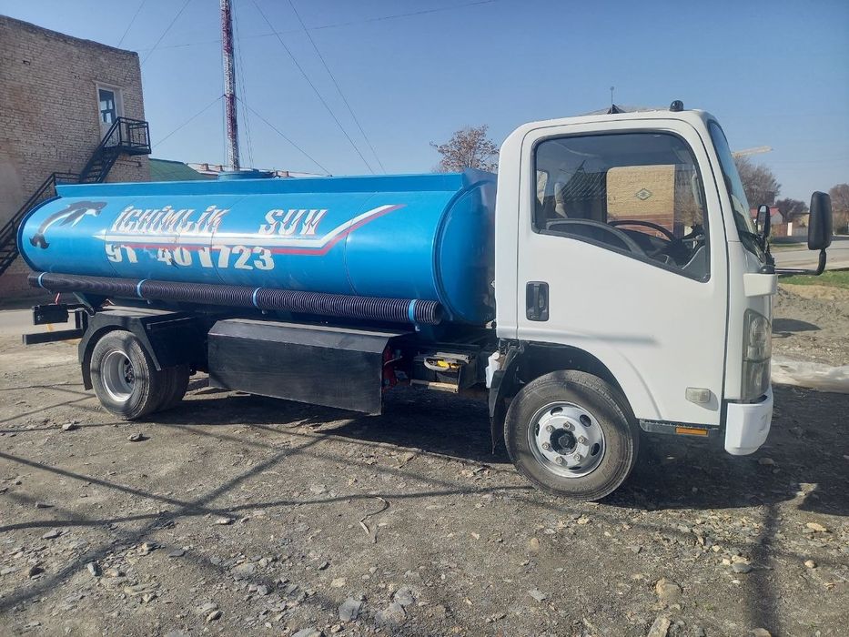 Isuzu vodovoz...