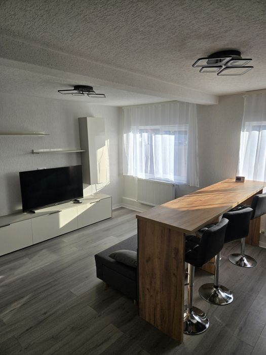 Închiriez apartament 3 camere