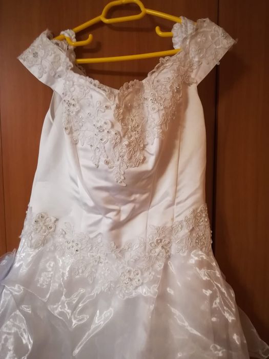 Vand rochie de mireasa