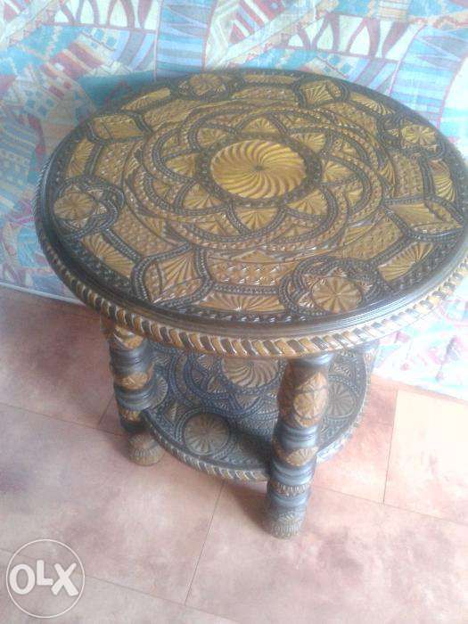 masa rotunda sculptata