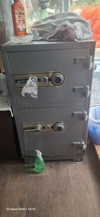 Сейф с двумя отсеками