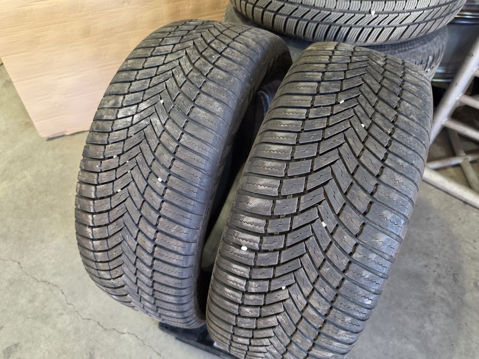 2бр. 235/55/17 Bridgestone dot4422 всесезонни гуми