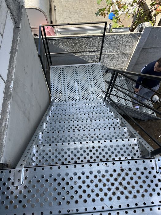 Scări zincate galvanizate