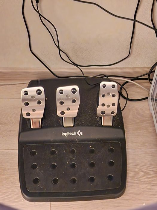 Продам игровой руль logitech g29