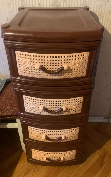Комоды  пластиковые, на колёсах