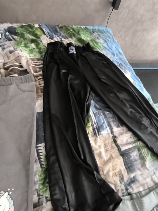 Лот клинове и блузи 122/128 размер и подарък