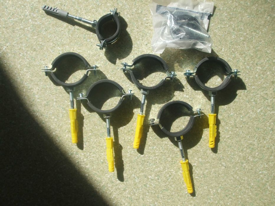 Lot 7 coliere noi cu cauciuc si prezon cu diblu pt fixare teava