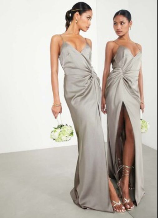 Дълга сатенена рокля