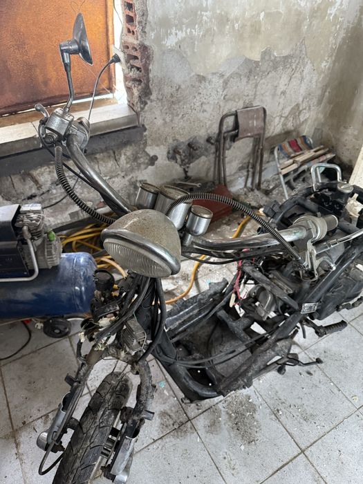 Скутер Ретро без документи може и на части