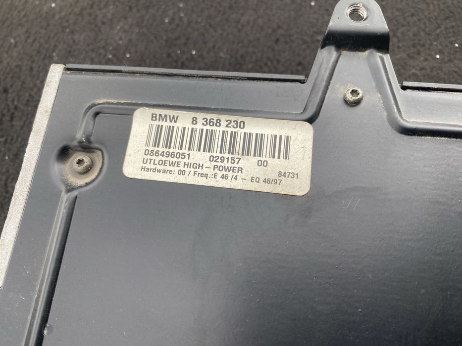 Усилвател за Бмв Е46 колата беше с HI-Fi музика