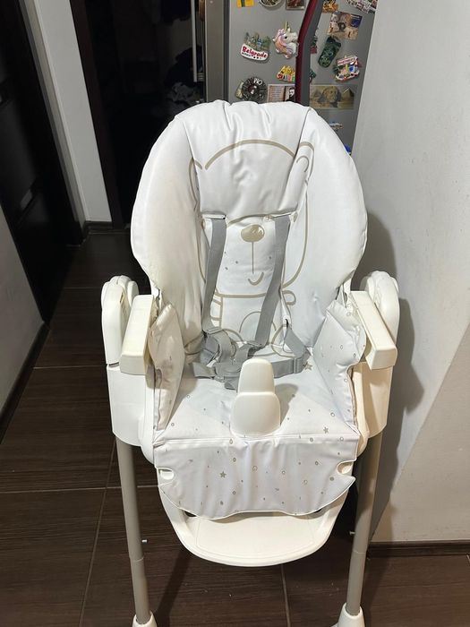 Scaun de masă pentru bebeluși