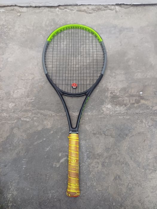Rachetă Tenis Wilson Blade 100UL V7.0 (265g) – Stare Foarte Bună