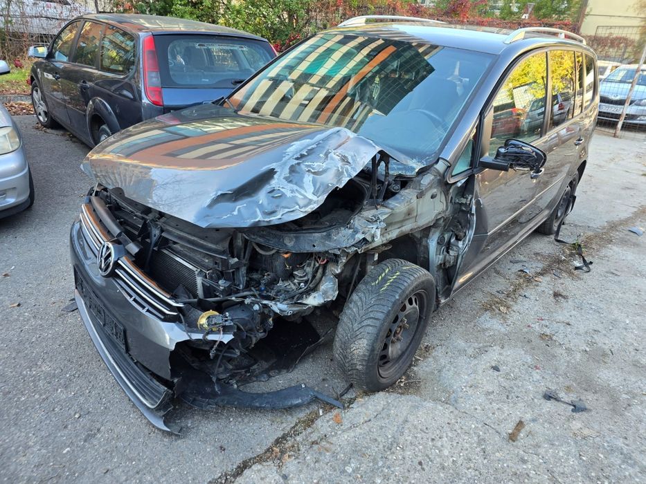 VOLKSWAGEN Touran