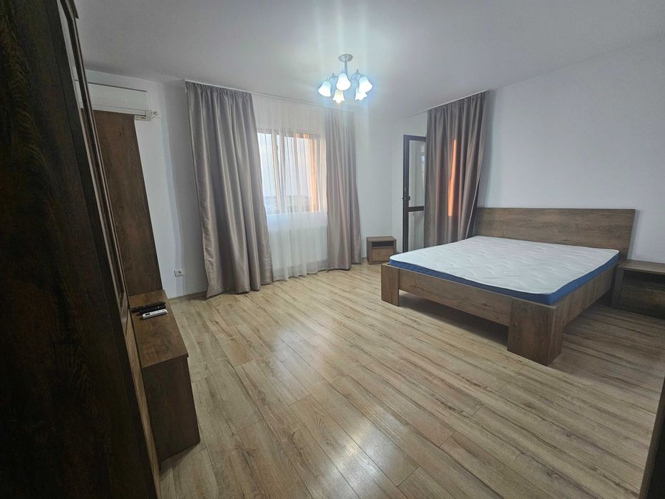 Proprietar închiriez Garsoniera 46 mp, modern cu bucatarie inchisa și loc de parcare, in fata geamului