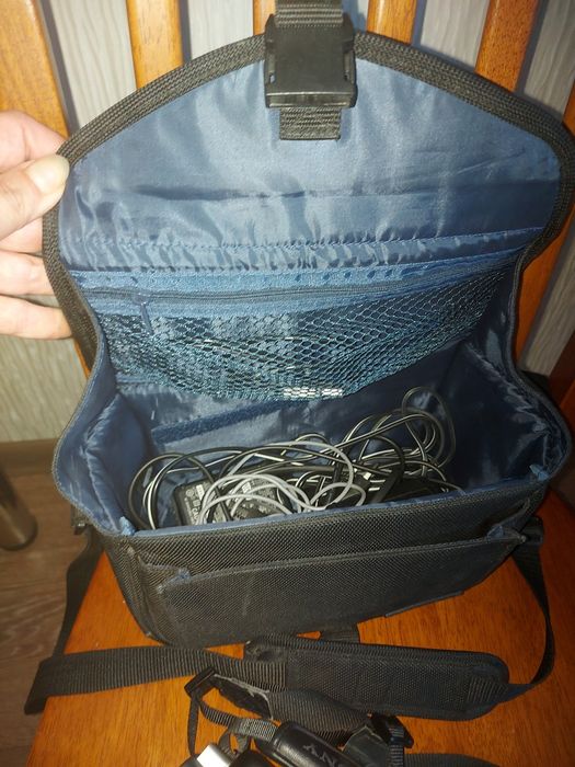 Видеокамера SONY DCR-SR220 с треногой