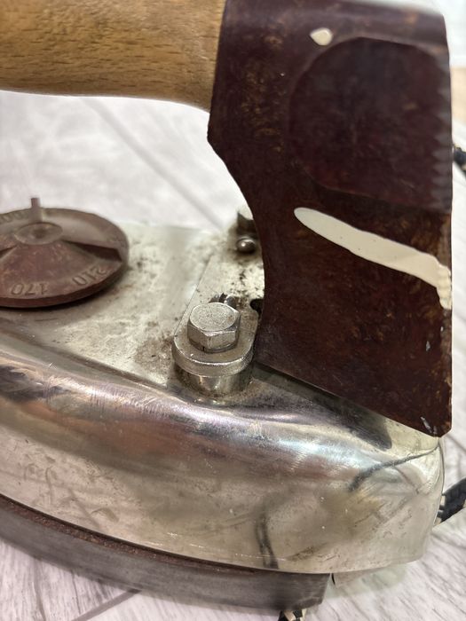 Утюг СССР.      .