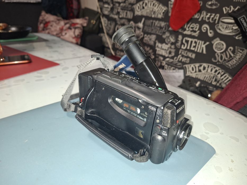 Sony +Grundig, 2 buc handycam Video8,pt piese,reparat sau colectie