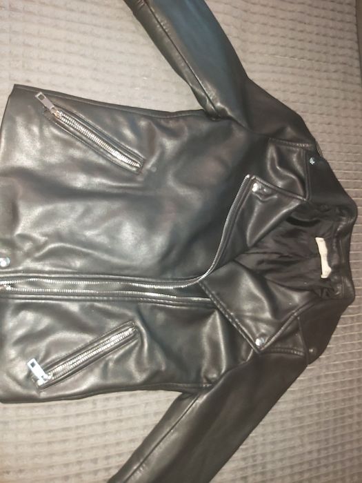 Продавам кожено яке MNG