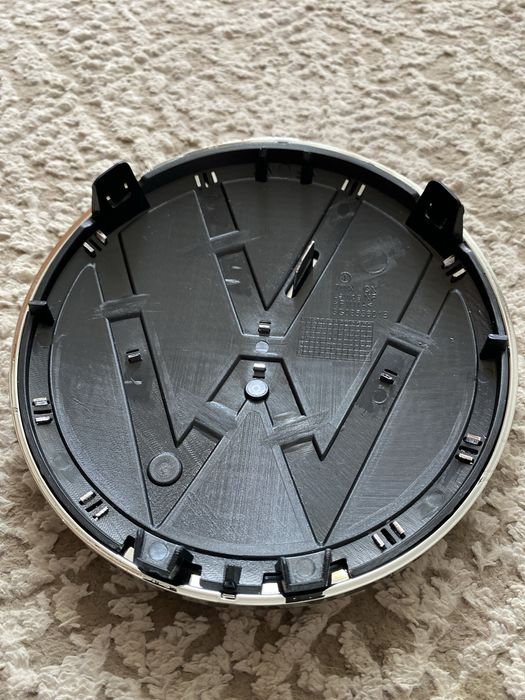 Передний значак фольксваген