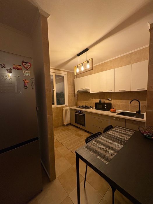 Ofer spre închiriere - apartament 2 camere decomandat, proaspăt renovat - Bucureşti, sector 4, str. Drumul Găzarului, nr. 2, etajul 1