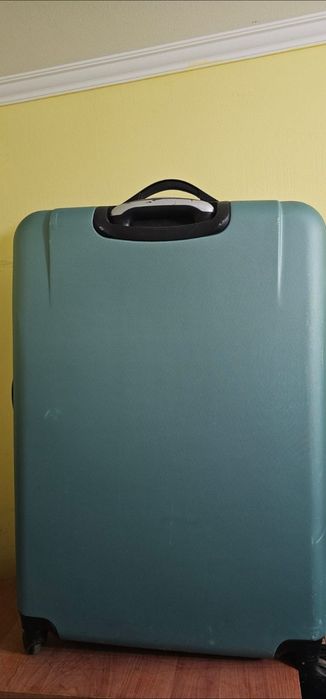 Продам чемоданы в отличном состоянии