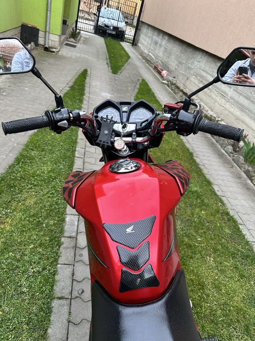 Vand sau schimb Honda cb125f 2016 al doilea proprietar