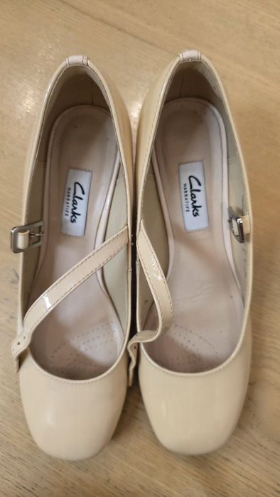 Pantofi lac Clarks
