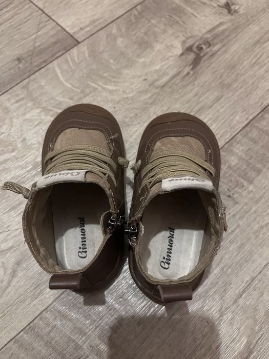 Продам б/у детскую обувь