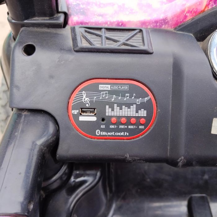 Продам детский автомобиль полный привод