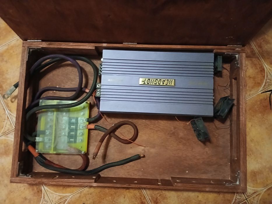 Продам усилитель комплект за 140к