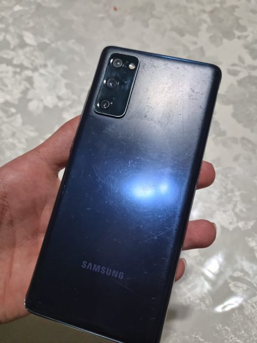 Samsung s20FE Продаётся