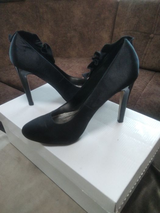 Кора рангли аёллар оёк кийими