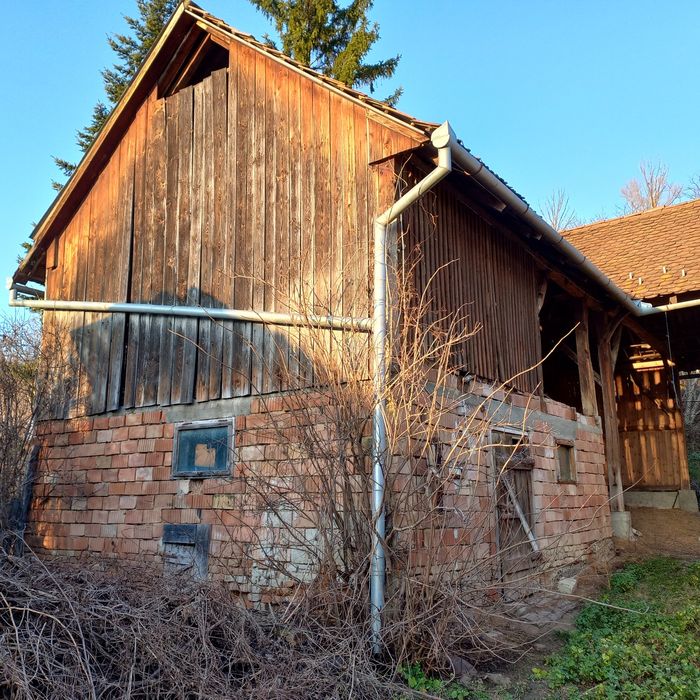 Vând casă cu teren