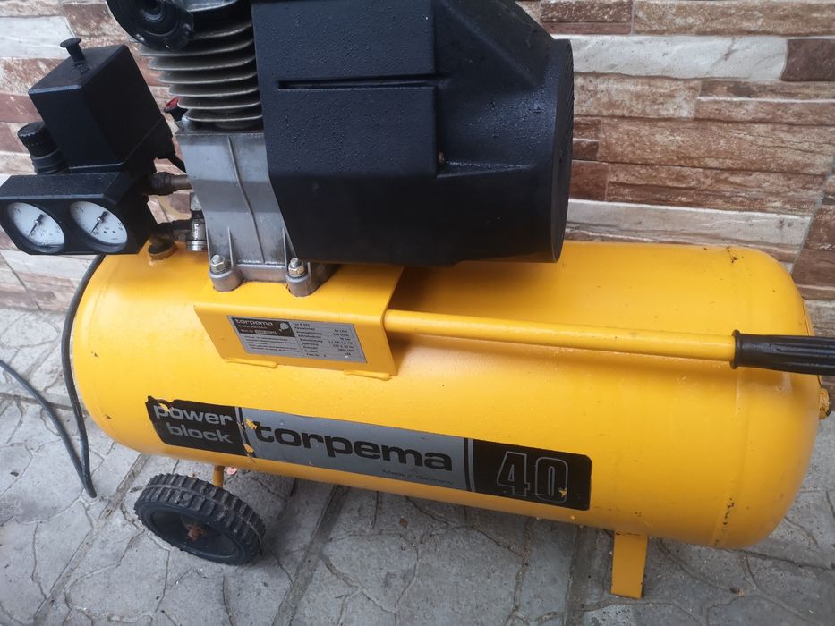 Немски КомпресорToprema 250l/min 10bar 220V 40Litra