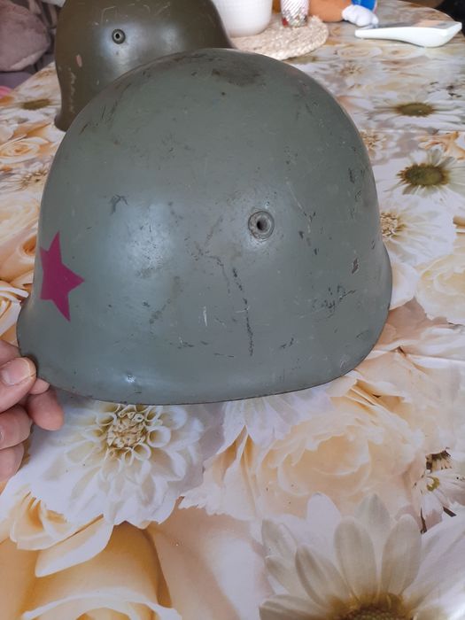 Военна каска автентична