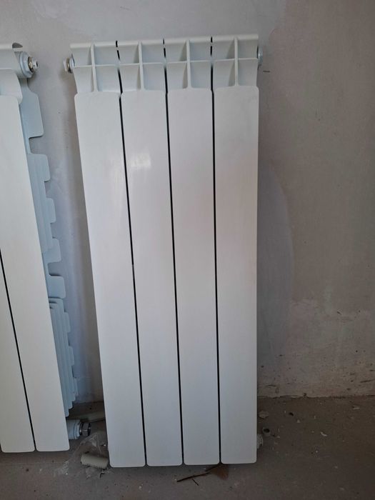 Продавам 2 бр. нови алуминиеви радиатори, 800 мм, по 4 глидера