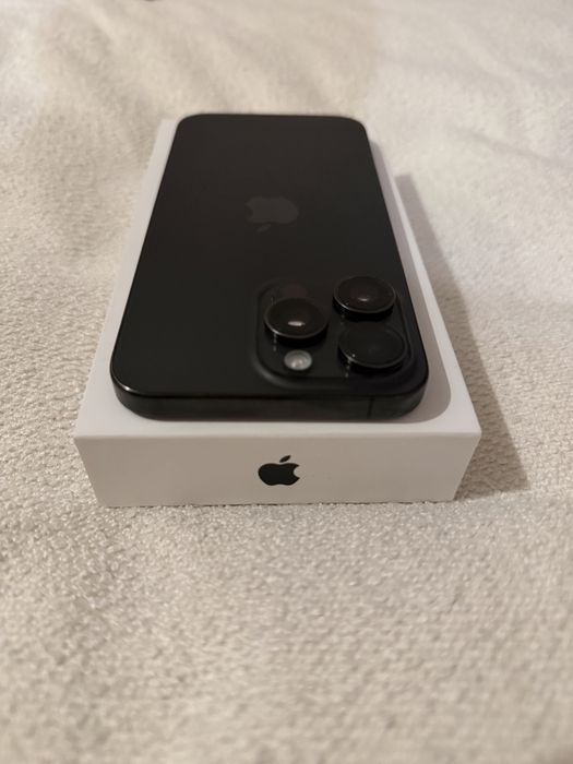 Vand iPhone 15 Pro Max 512 GB Black Titanium foarte intretinut