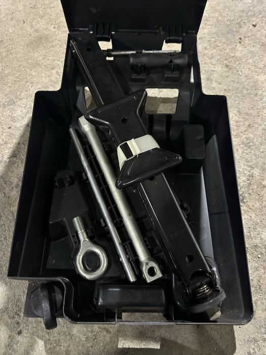 Пежо боксер 2017 комплекти крик,ключ и кука