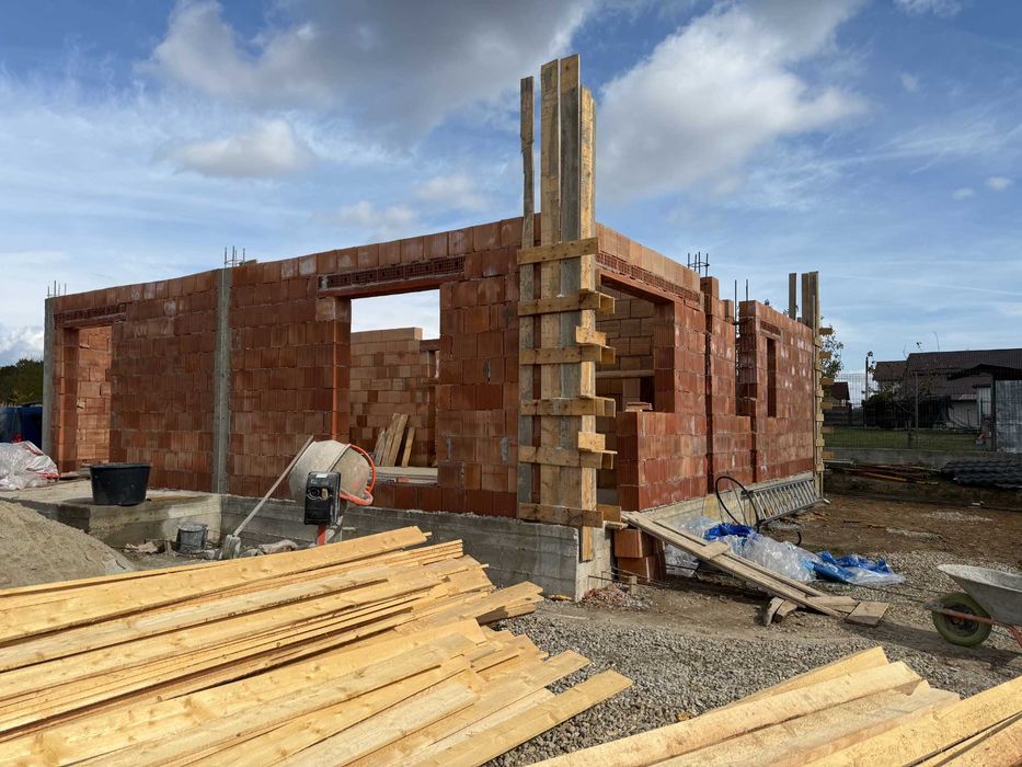 Casă de vânzare la comanda in Pitesti si zonele invecinate