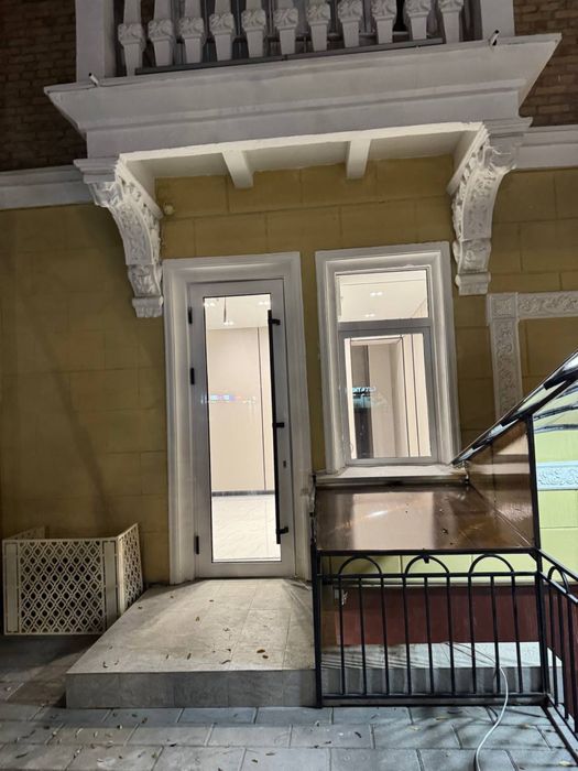 Шота Руставели Модера Товерс | 55кв - нежилое помещение вдоль дороги А