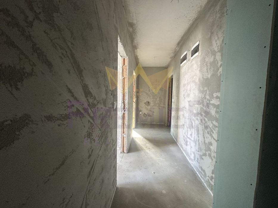 Продава се Офис в Варна, Изгрев - 90 кв.м за 1223 €/кв.м - Снимка #4