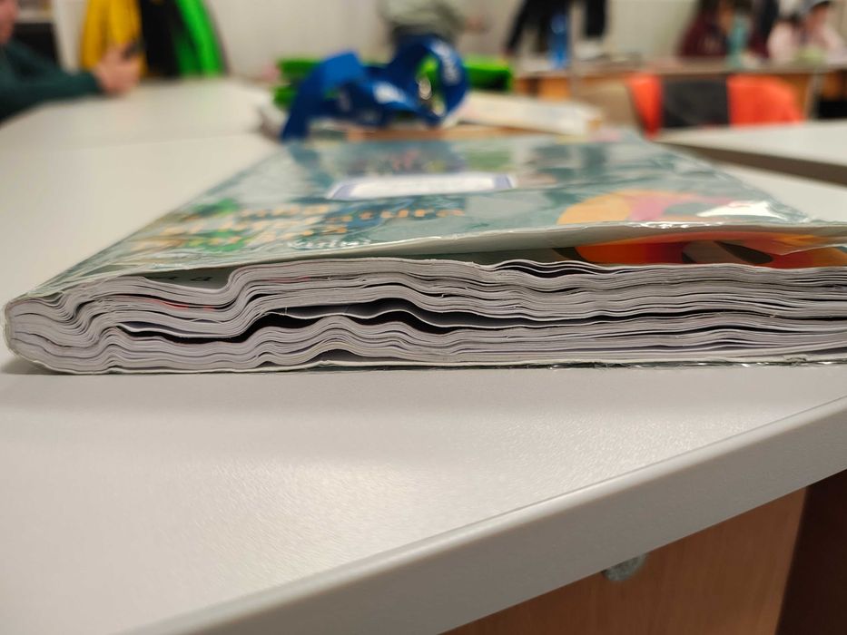 Caiet deja folosit de romana clasa a 6a încă în garanție stare buna