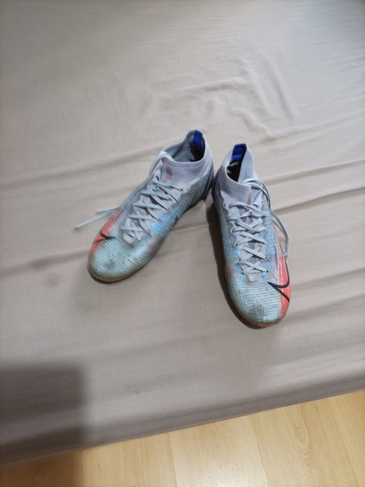 Обувки бутонки за футбол